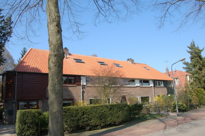 Dakrenovatie 4 woningen in Hilversum.